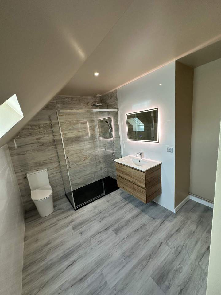 Création et rénovation de salles de bains clé en main.